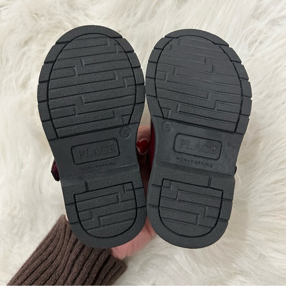 The Children’s Place Burgundy Patent Mary Jane Shoes | Toddler Girl 5 - Picture 4 of 9